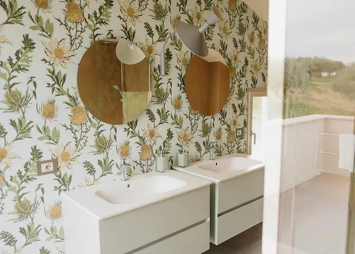 Modern House Among Olive Trees Hébergement de vacances *